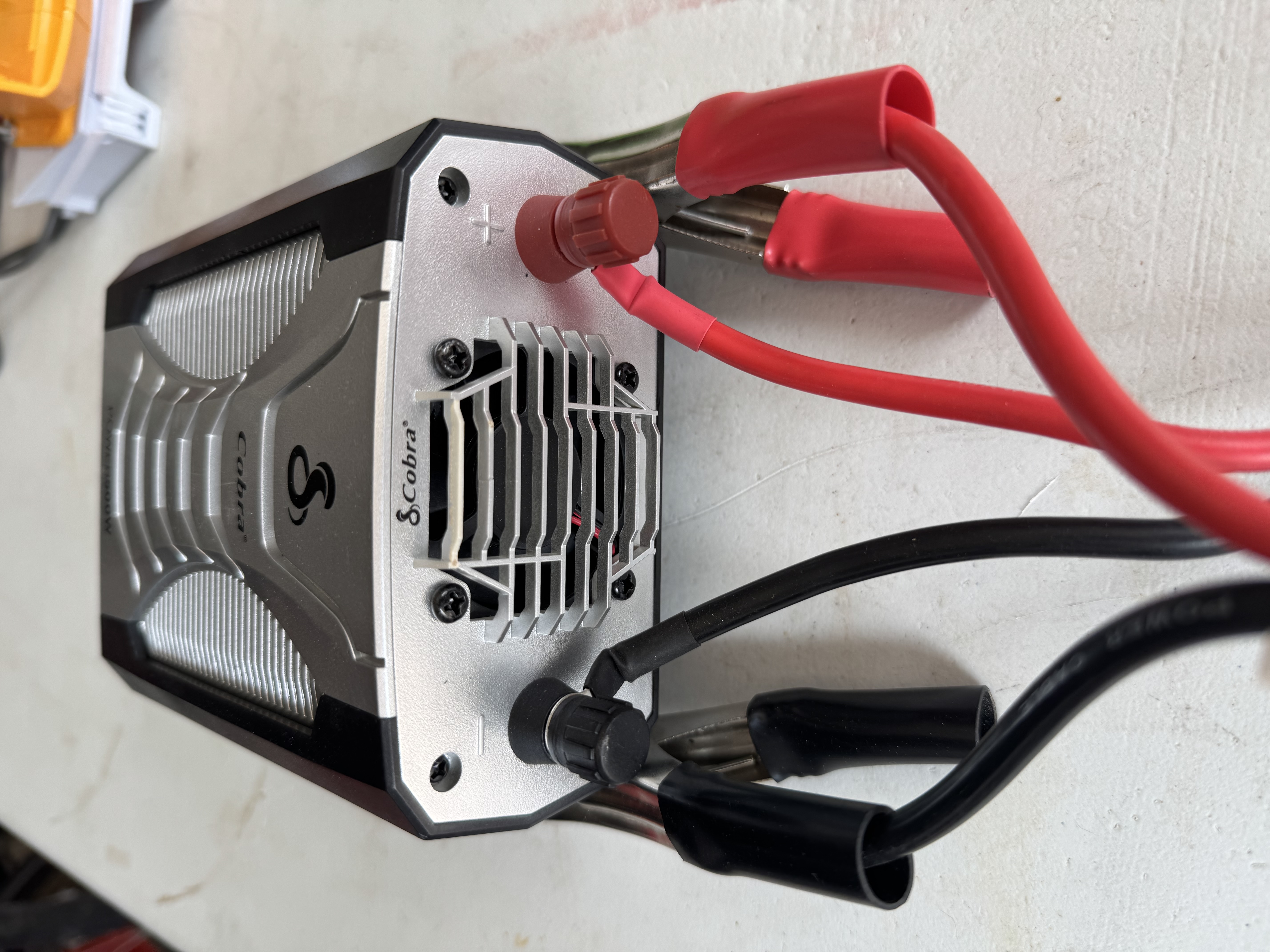 Convertisseur de 12 volts en 110 volts